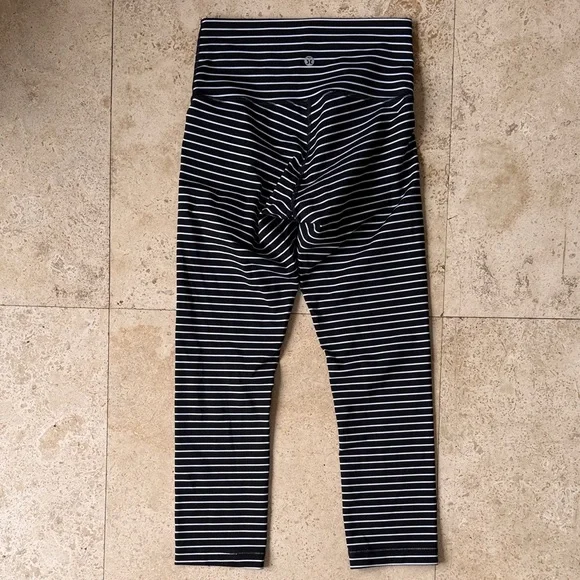 Lot of Lululemon Wunder Under Crop High Rise 21" Stripe Black White Blue Sz 4 - Picture 4 of 12